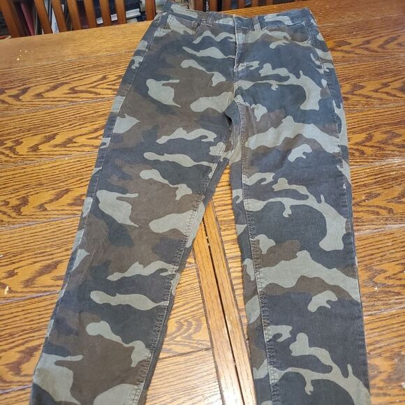 American Eagle Camo corduroy Mom Jean sz 6 - Picture 6 of 6